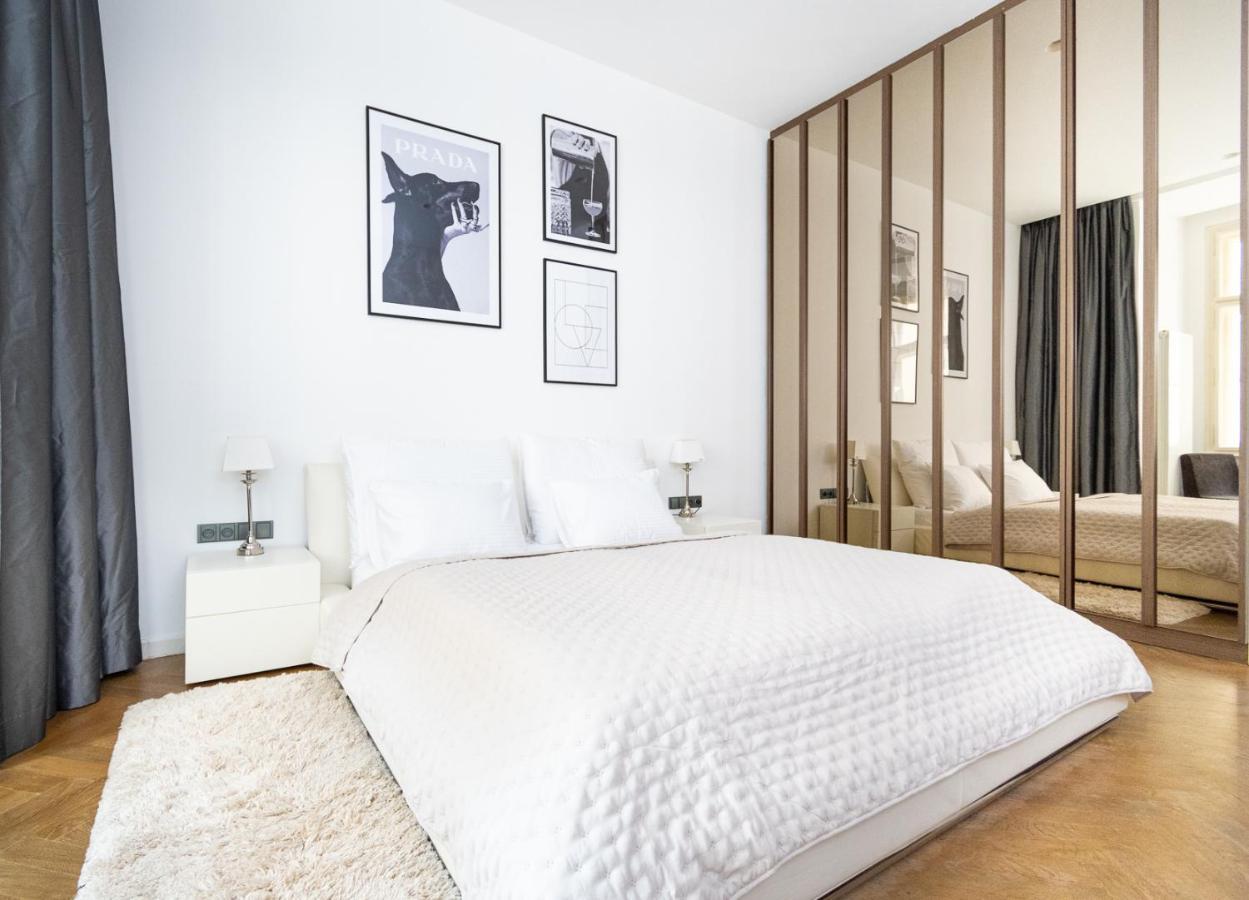 Elegant Paris Ave Apartment With A Terrace — Photos 3