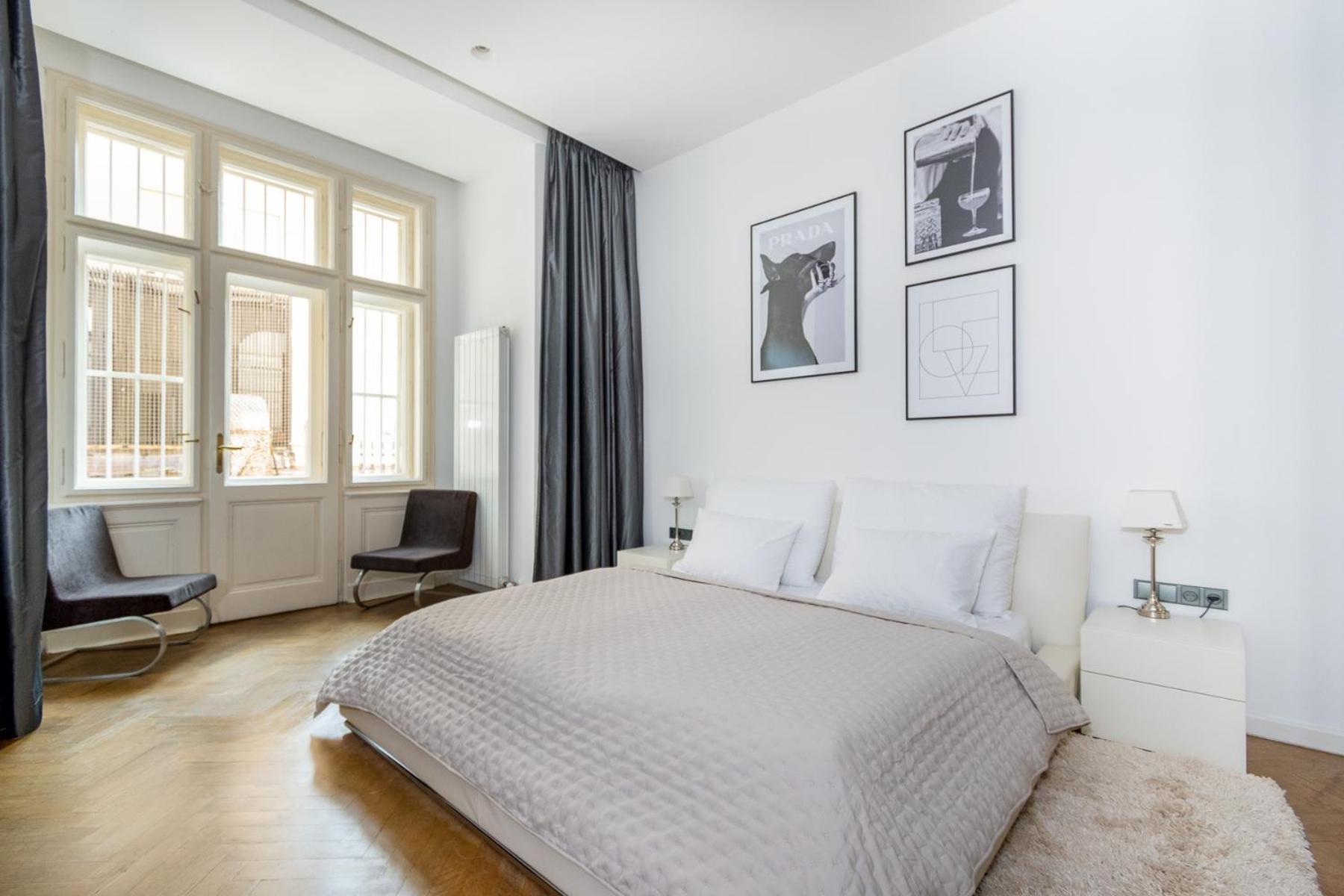 Elegant Paris Ave Apartment With A Terrace — Photos 2